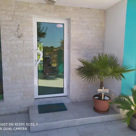 بيت ضيافة деси 1 *