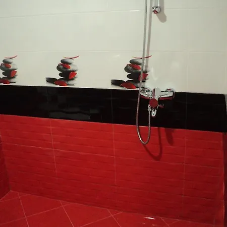 деси 1 Konukevi *